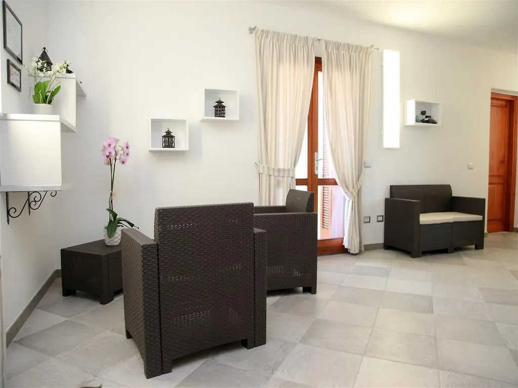 Le Stanze Del Centro Hotel San Teodoro  Guest house